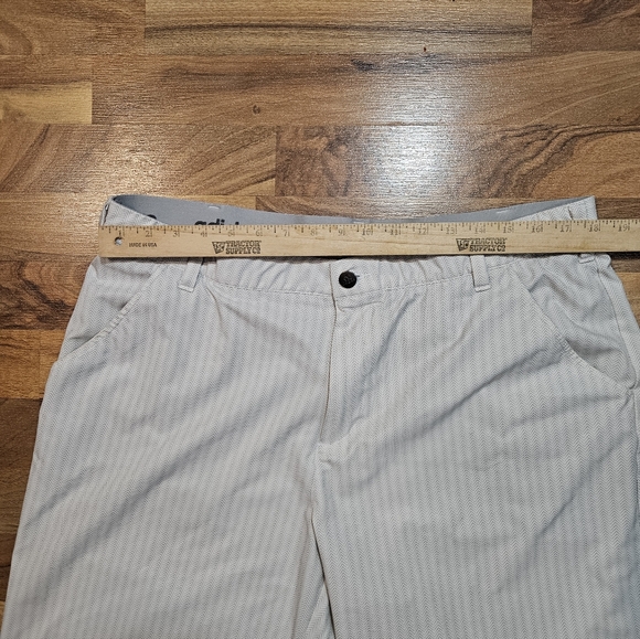 Adidas Golf Shorts Men's 38 White Gray Striped Stretch Performance Lightweight - Picture 4 of 7